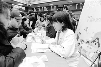 蘭州大學(xué)第一醫(yī)院舉行“新年！新高度！”兒童保健義診活動(dòng)
