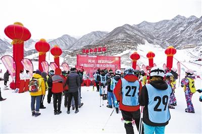 黃河三峽第四屆冰雪運(yùn)動(dòng)節(jié)暨大眾滑雪比賽在抱龍山鳳凰嶺滑雪場舉辦