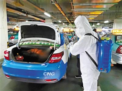 免費(fèi)接送一線抗“疫”人員 蘭州奔馬雷鋒車隊(duì)，你們真棒！