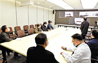 蘭大校長嚴(yán)純?nèi)A等視頻連線蘭大一院、二院支援湖北醫(yī)療隊員