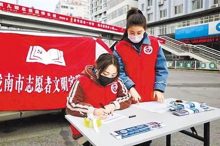 這個春天，那一抹鮮亮的“志愿紅”　——隴原志愿者戰(zhàn)“疫”記