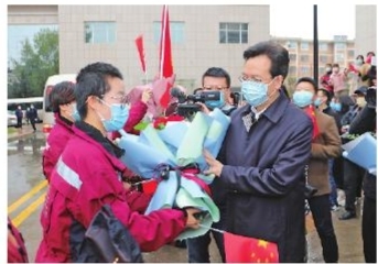 慶陽(yáng)市第二、三批支援湖北醫(yī)療隊(duì)12名隊(duì)員凱旋