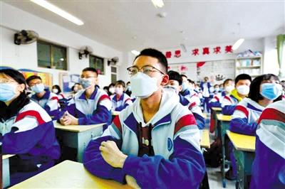 甘肅省初三和高一、高二年級學(xué)生昨日開學(xué) 青春校園又聞瑯瑯讀書聲
