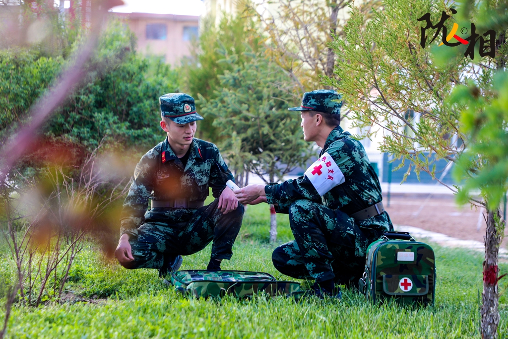 【隴人相·護士節(jié)特刊】愛崗敬業(yè)的男護士王永忠 軍營“暖男”樹標(biāo)桿（組圖）