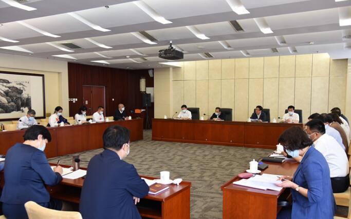 【兩會(huì)快訊】甘肅代表團(tuán)分組審議全國(guó)人大常委會(huì)工作報(bào)告，林鐸參加第一小組會(huì)議并發(fā)言