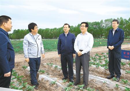 林鐸在天祝縣調研指導脫貧攻堅工作時強調  拉開架勢持續(xù)用力構建扶貧產(chǎn)業(yè)體系 多措并舉固強補弱鞏固提升脫貧成果