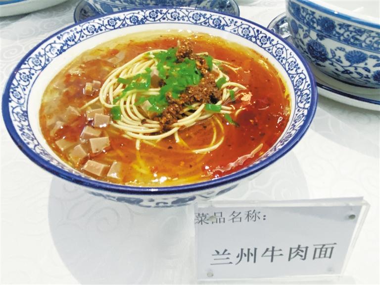品香茗吃美食 還能K歌跳舞 “環(huán)西部火車游”專列爽得很！