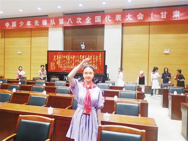 代表蘭州少先隊(duì)員參加全國少代會(huì)——這個(gè)小姑娘，攢勁！