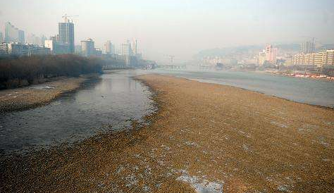 市民：黃河水位大降會(huì)不會(huì)影響供水？ 水務(wù)部門：枯水期流量偏小屬于正?，F(xiàn)象