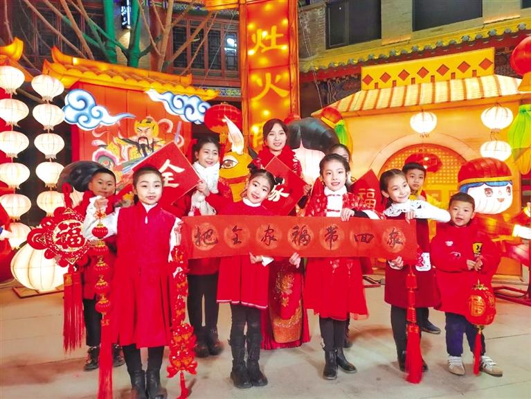 原創(chuàng)音樂電視《全家?！废蛱m州市人民拜年！