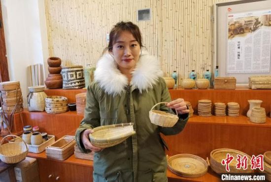 40多種精小玲瓏、純手工制作的新型盛食容器、居家工藝品等，每一件都令人愛不釋手?！●T志軍 攝