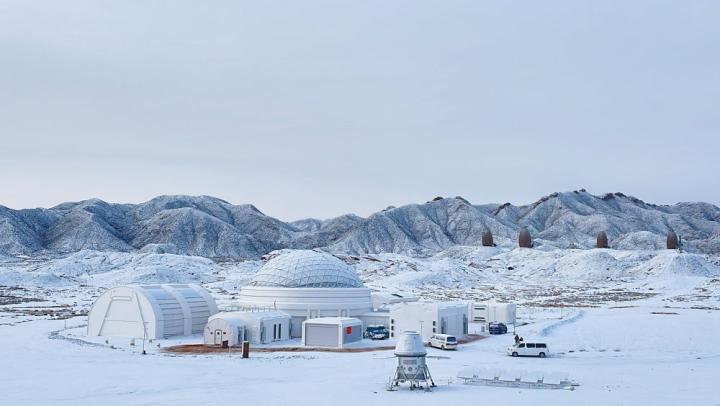 2023年12月14日拍攝的甘肅省金昌市“火星1號(hào)基地”雪后景象。新華社發(fā)(李婷 攝)