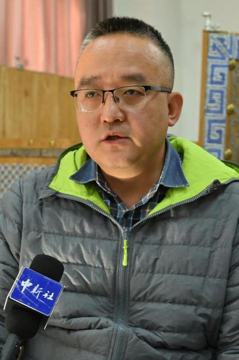 謝焱，甘肅省文物考古研究所副研究館員、考古研究二部主任、田野考古項目負責(zé)人。主持參與了張家川馬家塬戰(zhàn)國西戎墓地、臨潭磨溝齊家文化墓地等20多項考古調(diào)查、發(fā)掘工作，曾獲得中國國家文物局田野考古二、三等獎，“十二五”文物保護科學(xué)和技術(shù)創(chuàng)新二等獎等榮譽。