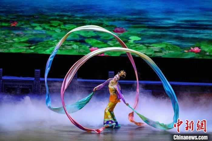 圖為經(jīng)典舞劇《絲路花雨》演出現(xiàn)場(chǎng)。(資料圖) 　甘肅演藝集團(tuán)供圖