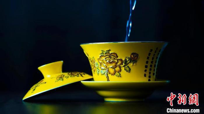 2023年5月，拍攝的臨夏特色茶飲——蓋碗茶。(資料圖)臨夏市融媒體中心供圖