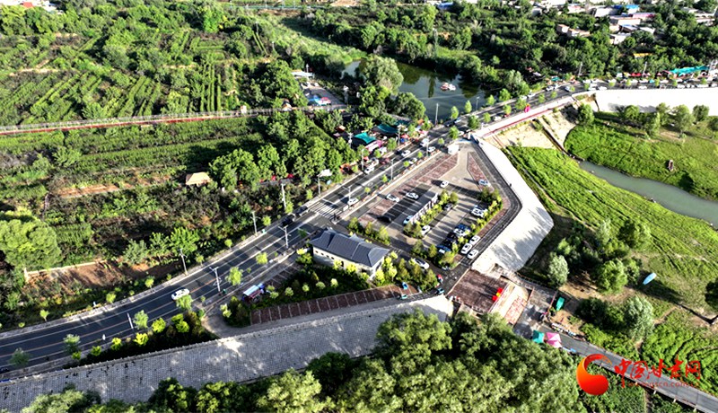臨夏有條環(huán)湖公路 暢行其中看著風景去“趕?！? /></a>
<div   id=
