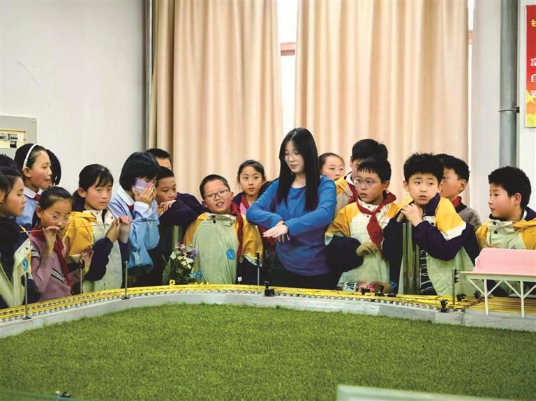 體驗列車運行控制 感受鐵路科技魅力